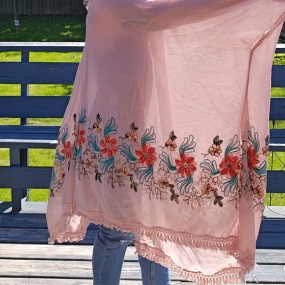 Monday Muse Handmade Embroidery Kimono Ruana Made in Canada - Picture 2 of 7